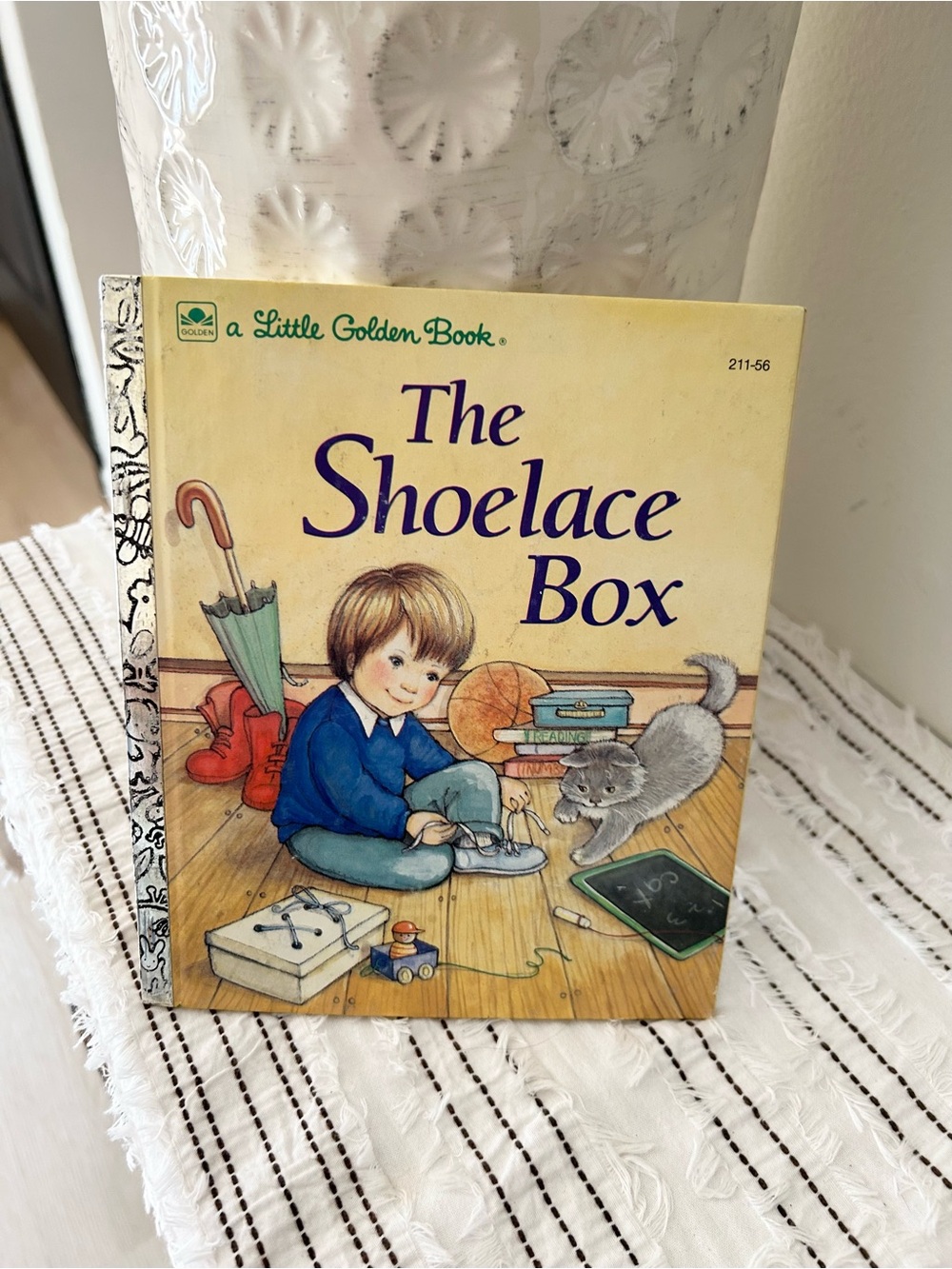 Vintage 1984 Little Golden Book The Shoelace Box